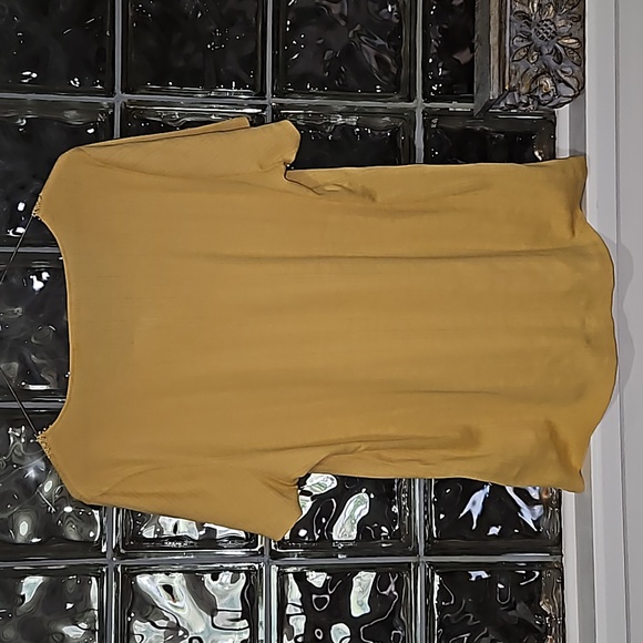 Soft Surroundings elevated V neck top w detailed collar & textured fabric Medium - Picture 3 of 9